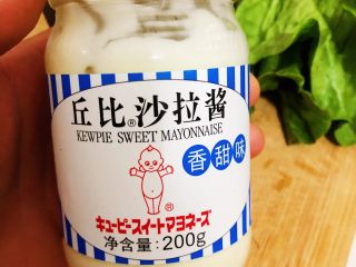 12、香酥黑椒手抓饼,可选用沙拉酱或番茄酱、黑胡椒酱