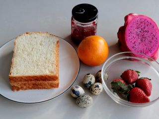 1、果酱缤纷三明治,准备好所需食材