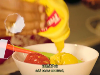 7、埃及烤鸡,调味酱：去皮番茄，加芥末，加牛至粉、咖喱粉、橄榄油搅拌均匀