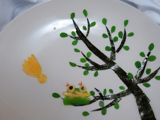 14、感恩的心,接着用梨做出身体部分。