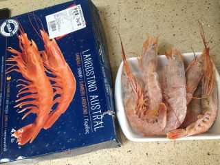 2、芝士焗大虾,不是做广告。哈哈我也没钱收。就是让大家参考下。选择虾的大小。