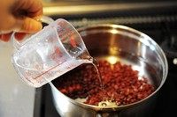 10、双拼抹茶小圆子红豆汤,倒入锅，重新注入清水，水量为红豆的3倍。
