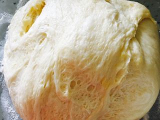 3、黄油牛角包,取出面团