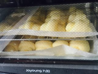 12、黄油牛角包,大致发两倍大