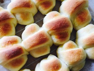 13、黄油牛角包,上下火170度20分钟