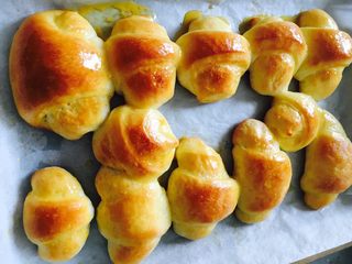 15、黄油牛角包,再放入烤箱170度5分钟就可以了