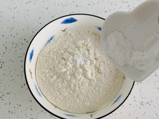 7、榛子????桃酥,面粉里加入无铝泡打粉。