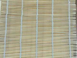 4、紫菜包饭,把卷竹帘放好。