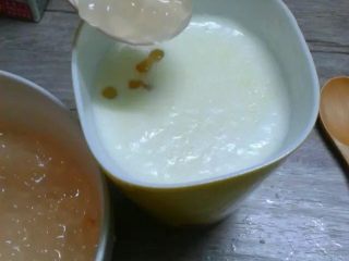 7、西米麒麟瓜奶昔,如图。加入煮好冷藏过的西米