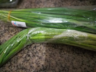 3、煎饼,韭菜和葱