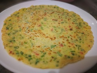 14、煎饼,达到你想要的口感后就出锅，如图这样是我喜欢的口感。