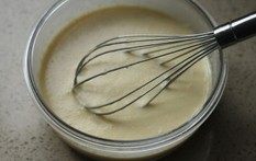 5、草莓班戟,搅拌成均匀的面糊