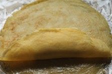 19、草莓班戟,将下方的班戟皮翻盖住奶油馅