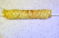 5、原味蛋卷,将蛋卷用筷子压着卷起，放凉