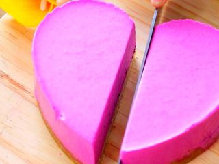 13、火龙果慕斯,吃不完继续放冰箱冷藏。