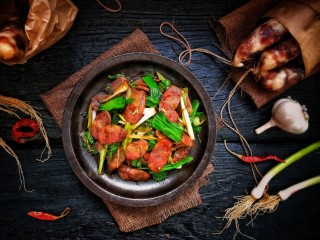 15、豉香腊肠炒蒜苗,端上桌，香喷喷的！