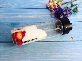 7、高颜值～草莓奶昔,盖紧盖子