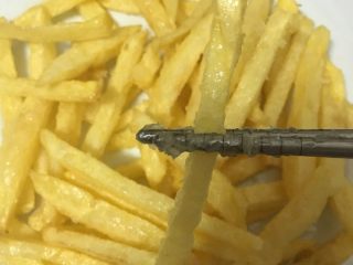 9、自家炸香口薯条,可以夹起来.感觉ok就可以