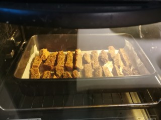 14、手撕牛肉干,上下火100度低温烤30分钟