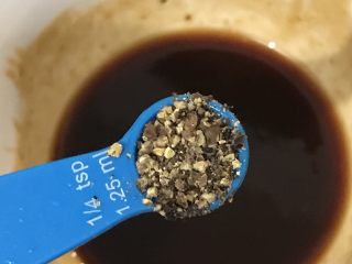 12、梅子洋葱猪大排,1/4茶匙黑胡椒碎。