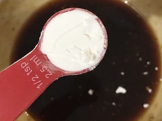 13、梅子洋葱猪大排,1/2茶匙生粉。调匀所有调料。