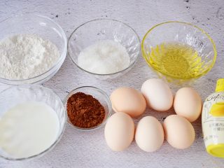 1、斑马纹戚风蛋糕,准备好材料