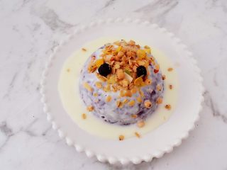 8、酸奶紫薯泥,撒上水果即食燕麦