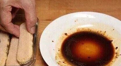 7、提拉米苏,在摆在盘上