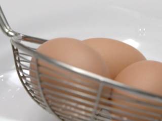 6、煎蛋 蒸蛋 溏心蛋,5-6分钟后关火捞出鸡蛋