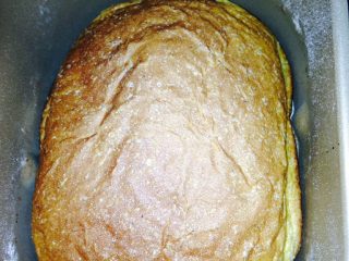 5、南瓜全麦面包,烘烤完毕