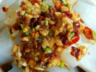 9、自制豌豆凉粉,浇上调好的料汁即可食用！