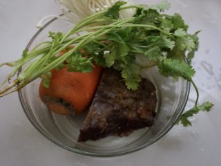 1、牛肉羹，鲜掉眉毛了！,准备材料，这是三人份的主料。