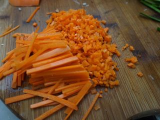 5、牛肉羹，鲜掉眉毛了！,然后再切成细粒。