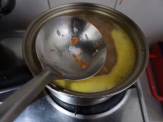 13、牛肉羹，鲜掉眉毛了！,加盐调味。