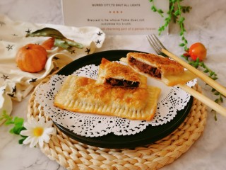 16、红豆派,切开看一看，酥脆的派皮，满满的豆沙馅，哇，太香了。