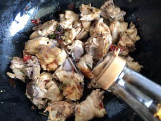 11、红烧啤酒鸡块,老抽半汤匙