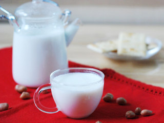 5、牛奶花生浆,根据个人口味在饮用时加入糖或蜂蜜。