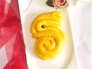 21、金灿灿的黄金南瓜豆沙馒头,专门做了一只小兔子