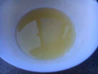 3、家庭版奶油奶酪,榨汁出来备用