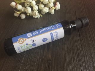 1、#农品堂亚麻籽油试吃#鹌鹑蛋烧肉,农品堂亚麻籽油对孕产妇以及幼儿非常有益，因此也成月子油，植物黄金的亚麻籽油保存时间较长，因此一般不需要添加剂也可以保存较长时间，更安全，采用冷榨亚麻籽营养保留更全面，更营养。