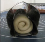 4、白巧克力面包干,放入模具,盖好盖子。进行二次发酵,发酵至两倍大