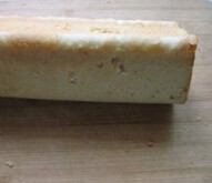 5、白巧克力面包干,180度30分钟入烤箱烘烤,烘烤完成后,马上脱模取出。晾凉