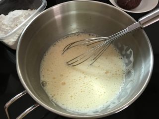 6、红豆沙鲷鱼烧,直至完全乳化。