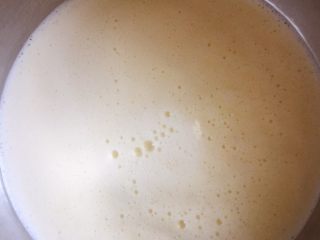 9、冰淇淋（无奶油版）,等到奶糊中间开始冒泡的时候就关火吧，别煮过头，会变蛋花汤的。