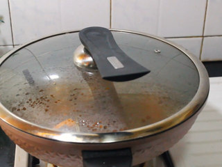 10、懒人糖醋排骨,盖上中煮20分钟后 再大火收汁