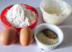 1、酥香小麻花 ,准备好所用原料。