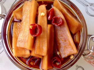 9、爽脆萝卜条,经过48小时的研制,萝卜条变得非常爽脆可口了