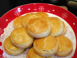 7、小C的奶香小酥饼,烤箱预热180度，烤30分钟即可。