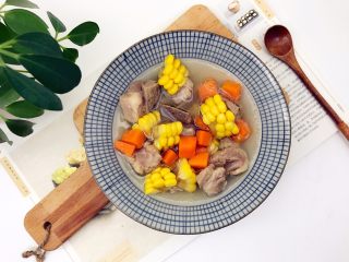 5、宝宝辅食：胡萝卜玉米排骨汤-18M+,出锅开吃