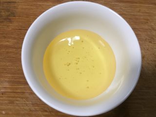 3、腰果开口笑,准备好的糖浆100克。